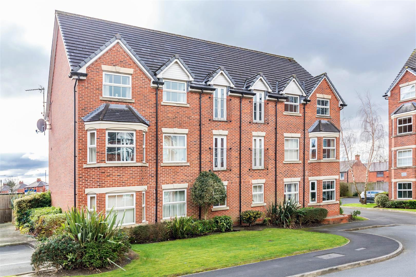 2 bed property in Heys Hunt Avenue, Leyland